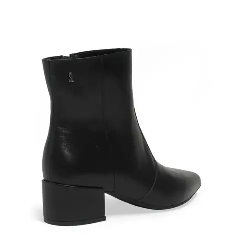 Bota Couro Salto Baixo
