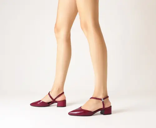 Scarpin Slingback Tiras Finas Detalhe Metal