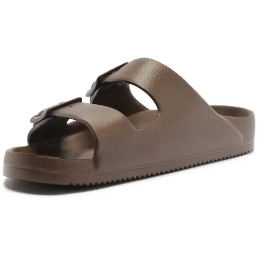 Chinelo Eva