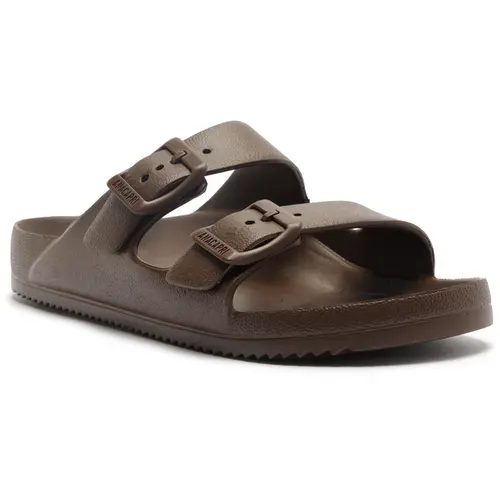Chinelo Eva